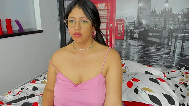 Snapshot of estrella_bigboobs14 chatting on March 2025 06:22:02 PM estrella bigboobs14 online show from March 2025 06:22:02 PM