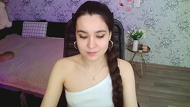 Snapshot of annie_shine chatting on January 2025 02:10:01 AM annie shine online show from January 2025 02:10:01 AM