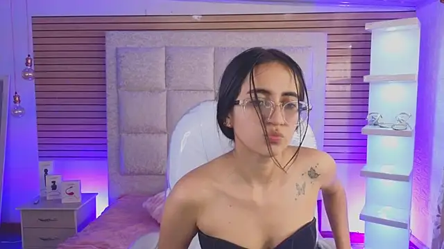 Mia Fischer online show from April 2026 01:03:01 PM