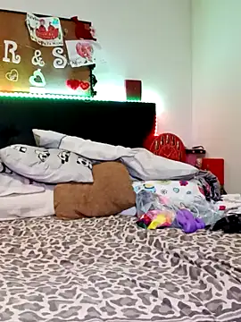 kittymorenita26 online show from December 2024 11:00:01 PM