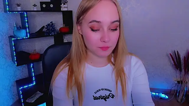 LianaBright online show from December 2024 05:36:02 PM