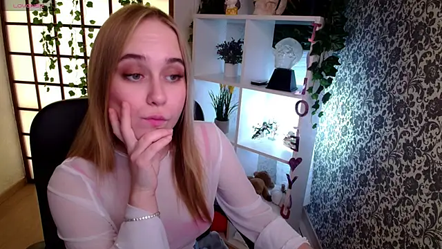 LianaBright online show from December 2024 06:56:02 AM