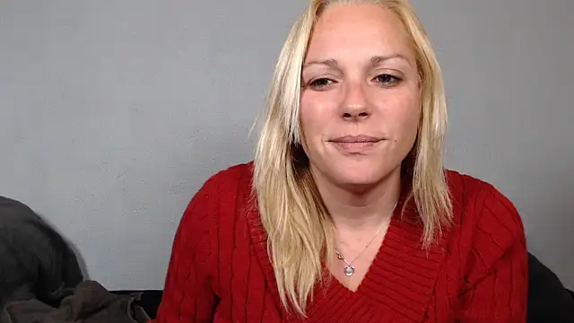 Doucelouve9 online show from February 2026 05:17:02 PM