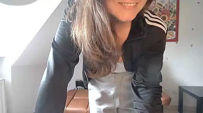 Snapshot of stunning_Rosi chatting on February 2025 01:02:01 PM stunning Rosi online show from February 2025 01:02:01 PM