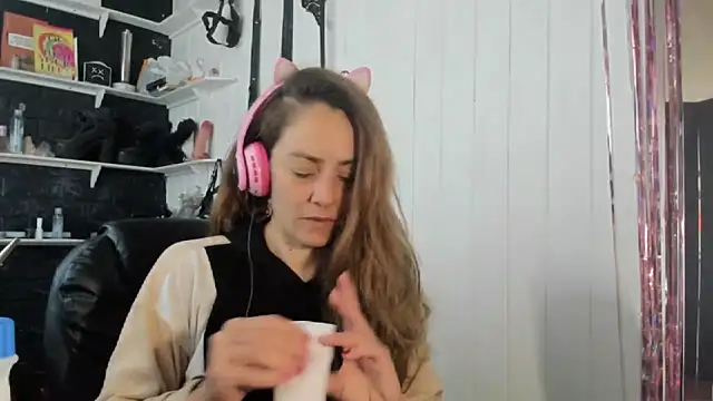 jessiburningheels online show from November 2025 10:14:01 AM