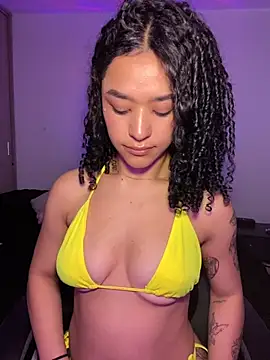 Crystal Dluna online show from November 2025 04:18:02 PM