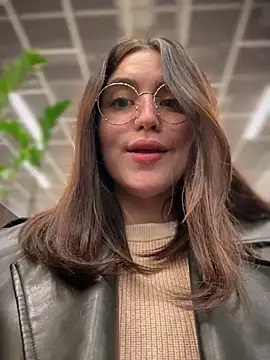 meow girl online show from October 2025 04:13:01 PM