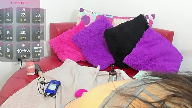 yahaira  online show from December 2024 01:32:01 PM