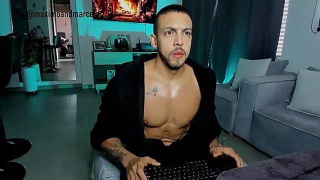 Snapshot of Maximo_Marcelo chatting on December 2024 03:09:02 PM Maximo Marcelo online show from December 2024 03:09:02 PM