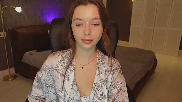 Snapshot of DinaCandy chatting on October 2025 10:00:02 AM DinaCandy online show from October 2025 10:00:02 AM