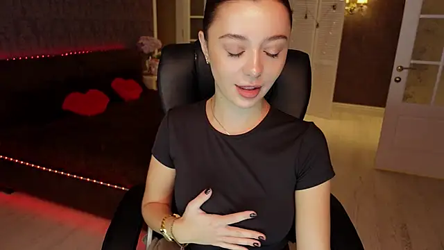 Snapshot of DinaCandy chatting on November 2025 08:24:01 AM DinaCandy online show from November 2025 08:24:01 AM