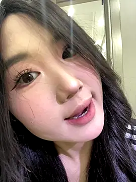 xyebobs online show from December 2025 02:01:01 PM