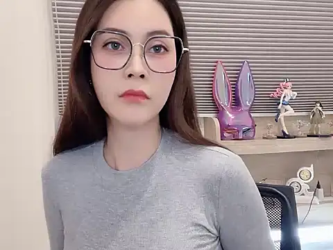 Zozo qq online show from October 2025 01:01:02 PM