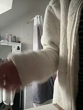 Petite moi online show from March 2026 11:14:01 AM