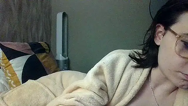 Petite moi online show from March 2026 09:29:01 PM