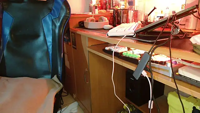 DirtyDi97 online show from October 2025 04:13:01 AM