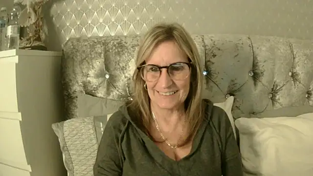 Additive Mature Linda online show from October 2025 06:38:02 PM