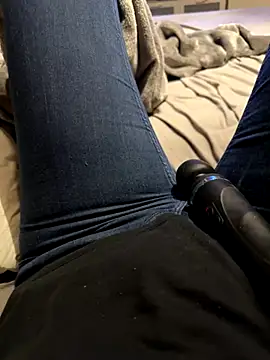 Ana-05 online show from October 2025 05:24:02 PM