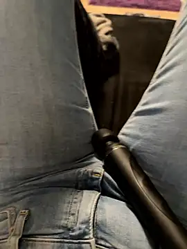 Snapshot of Ana-05 chatting on January 2026 01:37:02 PM Ana-05 online show from January 2026 01:37:02 PM