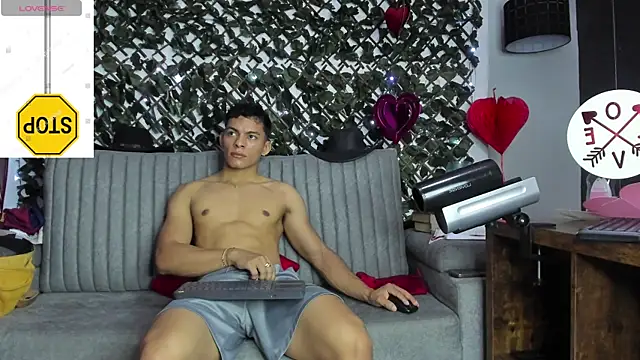 Snapshot of _EUFRATES_ chatting on February 2025 02:54:02 PM EUFRATES online show from February 2025 02:54:02 PM