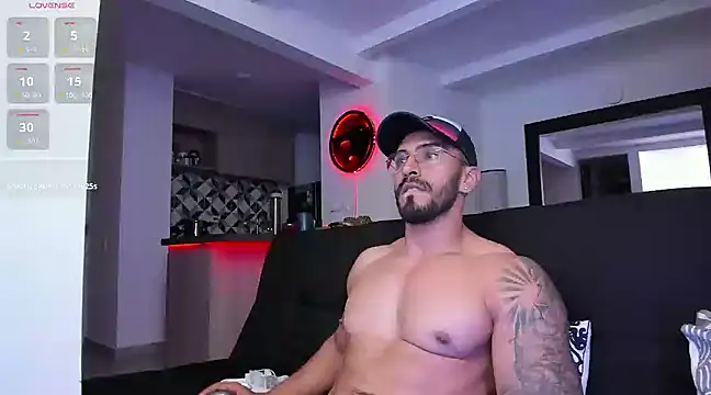 Snapshot of tony_muscle chatting on March 2025 03:47:01 AM tony muscle online show from March 2025 03:47:01 AM