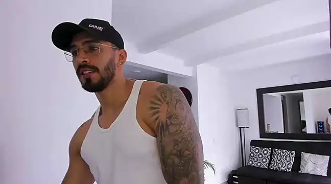 Snapshot of tony_muscle chatting on March 2025 04:12:02 PM tony muscle online show from March 2025 04:12:02 PM