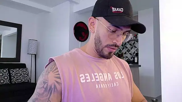 Snapshot of tony_muscle chatting on October 2025 08:31:01 PM tony muscle online show from October 2025 08:31:01 PM