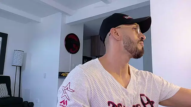 Snapshot of tony_muscle chatting on October 2025 09:26:02 PM tony muscle online show from October 2025 09:26:02 PM