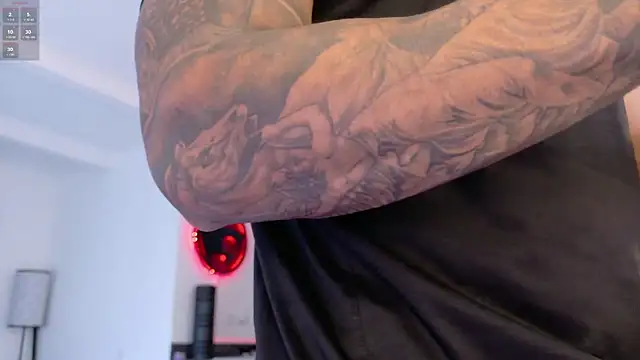 Snapshot of tony_muscle chatting on November 2025 10:10:02 PM tony muscle online show from November 2025 10:10:02 PM