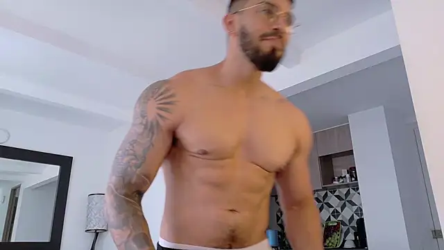 Snapshot of tony_muscle chatting on November 2025 08:43:01 PM tony muscle online show from November 2025 08:43:01 PM