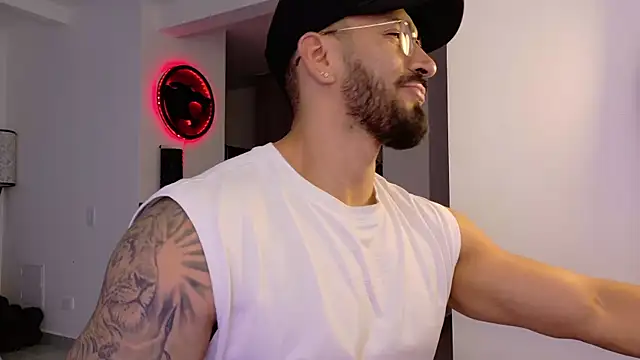 Snapshot of tony_muscle chatting on December 2025 10:37:02 PM tony muscle online show from December 2025 10:37:02 PM