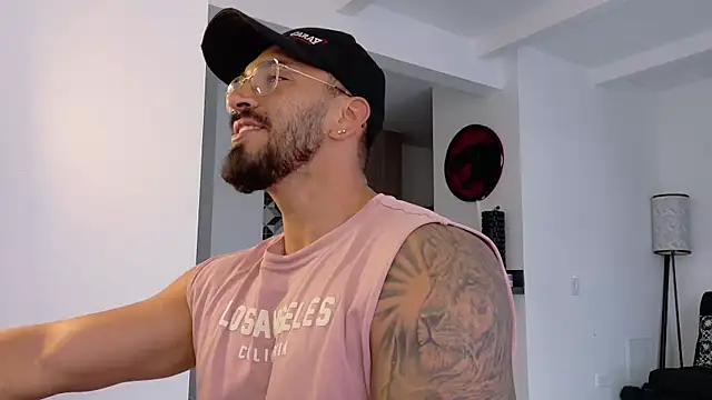 Snapshot of tony_muscle chatting on January 2026 08:34:01 PM tony muscle online show from January 2026 08:34:01 PM