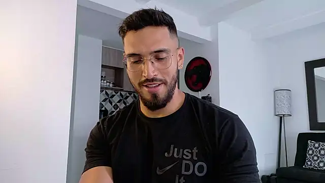 Snapshot of tony_muscle chatting on January 2026 09:17:01 PM tony muscle online show from January 2026 09:17:01 PM