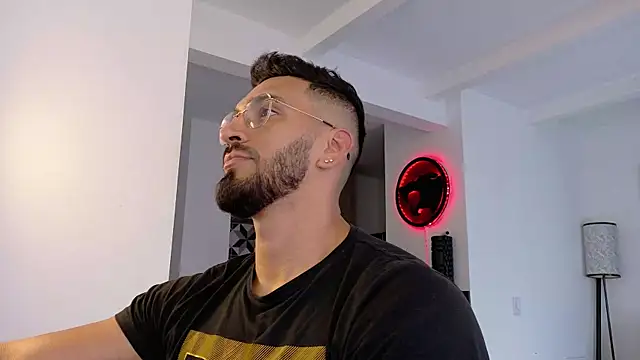 Snapshot of tony_muscle chatting on January 2026 09:38:02 PM tony muscle online show from January 2026 09:38:02 PM