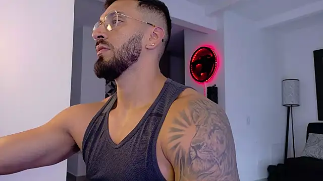 Snapshot of tony_muscle chatting on January 2026 10:03:01 PM tony muscle online show from January 2026 10:03:01 PM