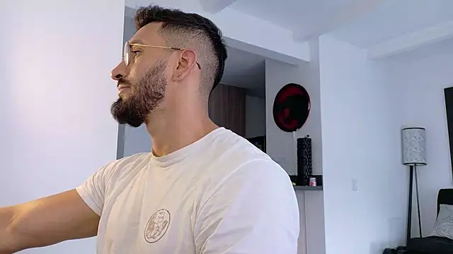 Snapshot of tony_muscle chatting on January 2026 09:20:02 PM tony muscle online show from January 2026 09:20:02 PM