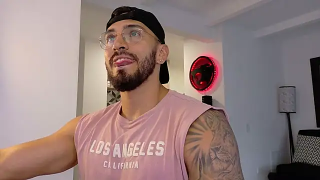 Snapshot of tony_muscle chatting on January 2026 08:34:02 PM tony muscle online show from January 2026 08:34:02 PM