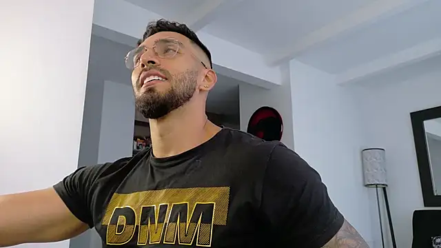 Snapshot of tony_muscle chatting on February 2026 10:50:02 PM tony muscle online show from February 2026 10:50:02 PM