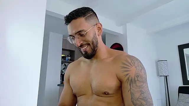 Snapshot of tony_muscle chatting on February 2026 07:03:02 PM tony muscle online show from February 2026 07:03:02 PM