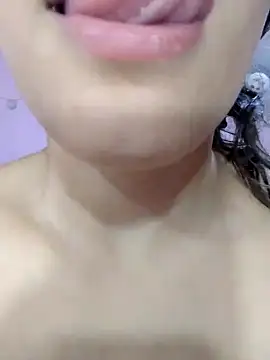 Snapshot of girl_milk1 chatting on February 2025 01:00:02 AM girl milk1 online show from February 2025 01:00:02 AM