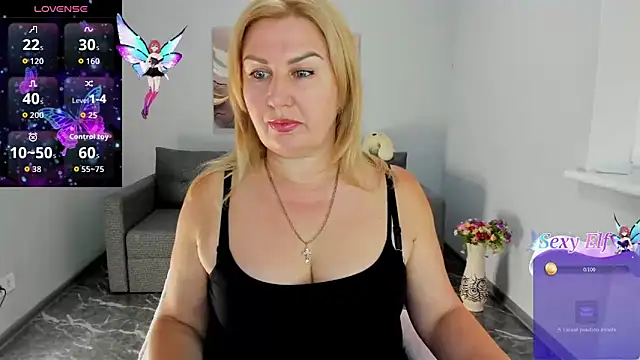 Lili Crossi online show from June 2026 06:19:01 AM