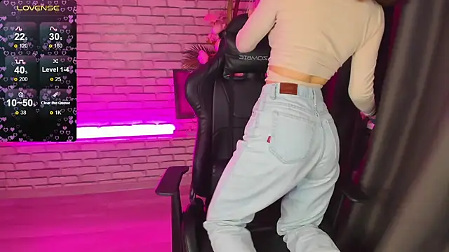 Snapshot of Tonya_Gray chatting on December 2024 02:05:02 PM Tonya Gray online show from December 2024 02:05:02 PM