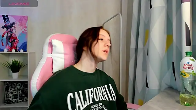 Snapshot of Tonya_Gray chatting on December 2024 12:09:02 AM Tonya Gray online show from December 2024 12:09:02 AM