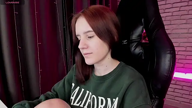 Snapshot of Tonya_Gray chatting on February 2025 09:36:02 PM Tonya Gray online show from February 2025 09:36:02 PM