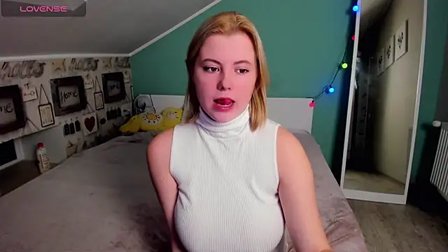 Snapshot of LillyDepp chatting on December 2024 11:39:02 PM LillyDepp online show from December 2024 11:39:02 PM