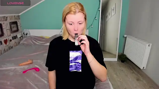 Snapshot of LillyDepp chatting on January 2025 01:57:01 PM LillyDepp online show from January 2025 01:57:01 PM