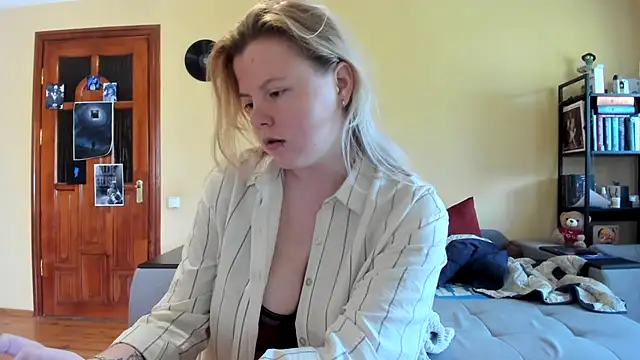 Snapshot of LillyDepp chatting on April 2026 11:20:01 AM LillyDepp online show from April 2026 11:20:01 AM
