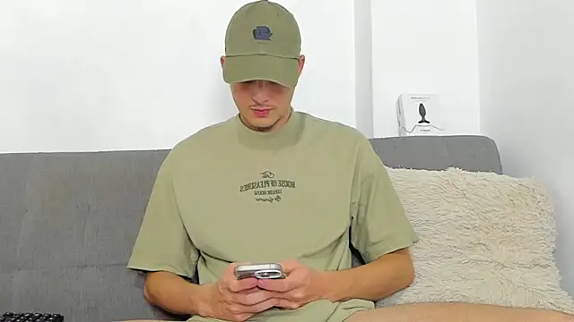 Snapshot of im_miike chatting on May 2026 11:00:02 PM im miike online show from May 2026 11:00:02 PM