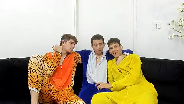 StrawwBoys online show from October 2025 10:22:02 AM