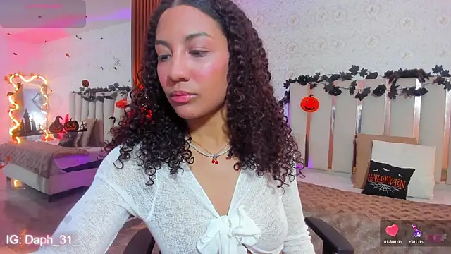 Daphnne tay online show from October 2025 07:25:02 PM